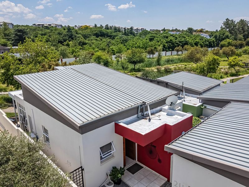 2 Bedroom Townhouse in Upmarket Retirement Village - Photo 5