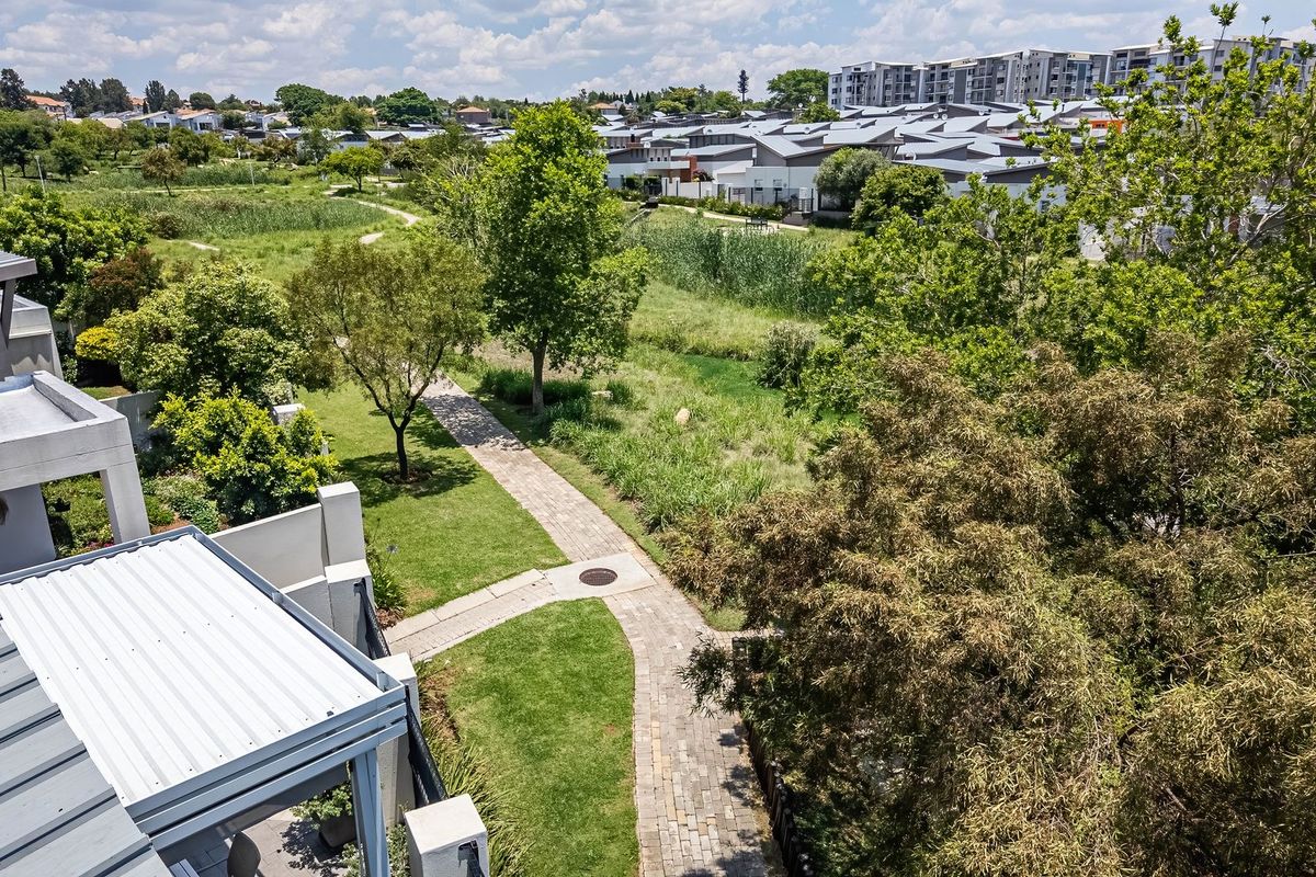 2 Bedroom Townhouse in Upmarket Retirement Village - Photo 3