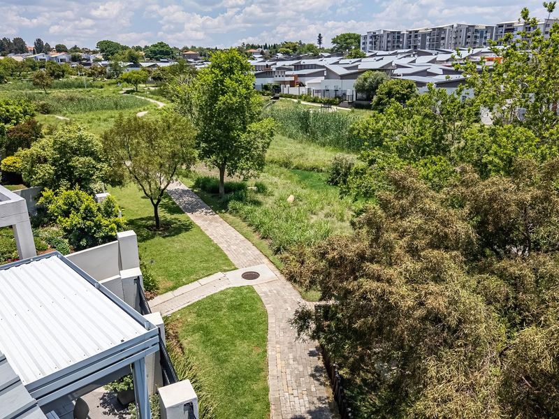 2 Bedroom Townhouse in Upmarket Retirement Village - Photo 3