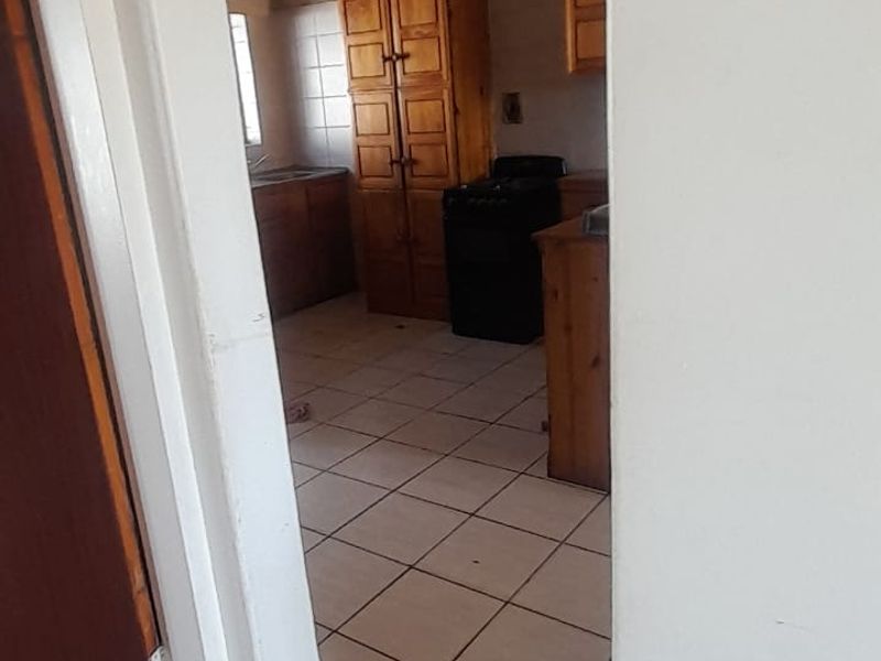 Two-bedroom flat in Meyerton Central - Photo 8