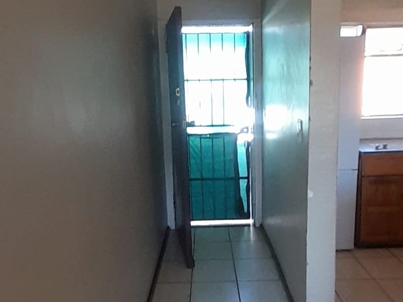 Two-bedroom flat in Meyerton Central - Photo 6