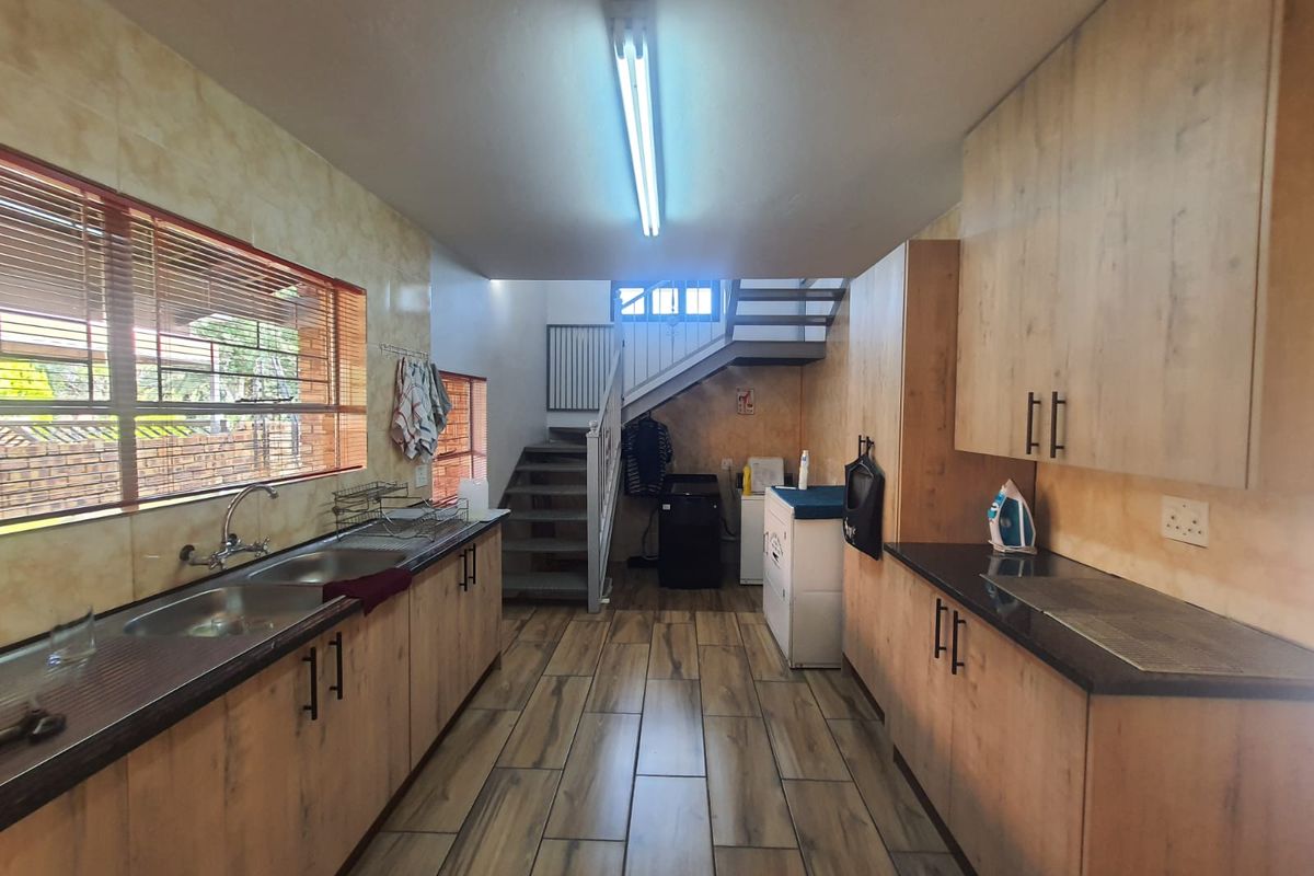 PRIME SPOT Family Home In SE 3 New To The Market - Photo 3