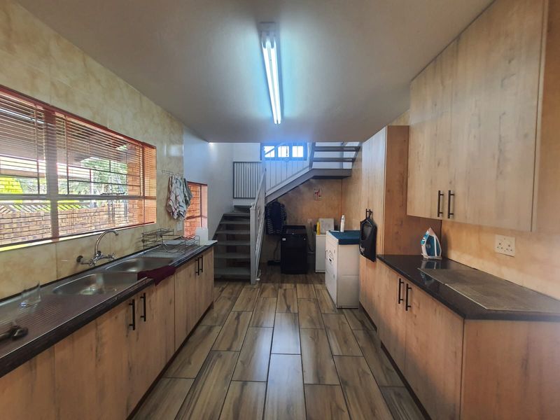 PRIME SPOT Family Home In SE 3 New To The Market - Photo 3