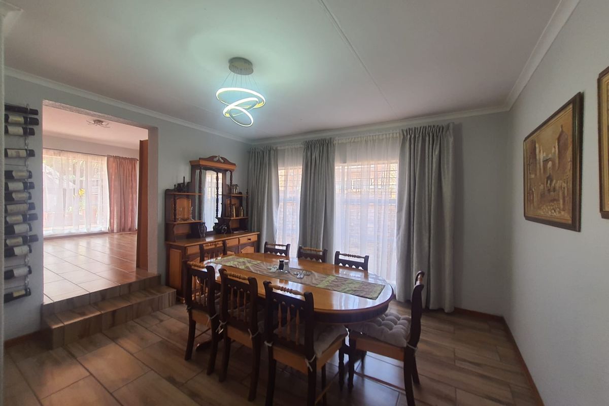 PRIME SPOT Family Home In SE 3 New To The Market - Photo 5