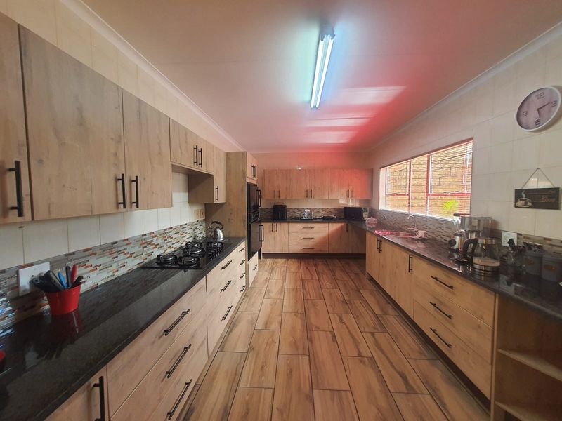 PRIME SPOT Family Home In SE 3 New To The Market - Photo 4