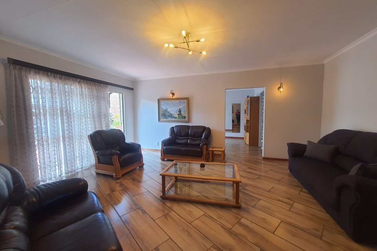 PRIME SPOT Family Home In SE 3 New To The Market - Photo 2