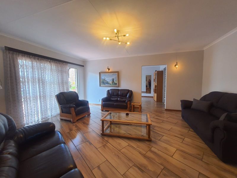 PRIME SPOT Family Home In SE 3 New To The Market - Photo 2