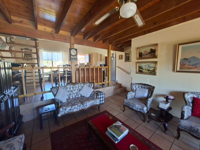 A Warm, Welcoming Home with Exceptional Views in Fraaiuitsig, Klein Brak River - Photo 10