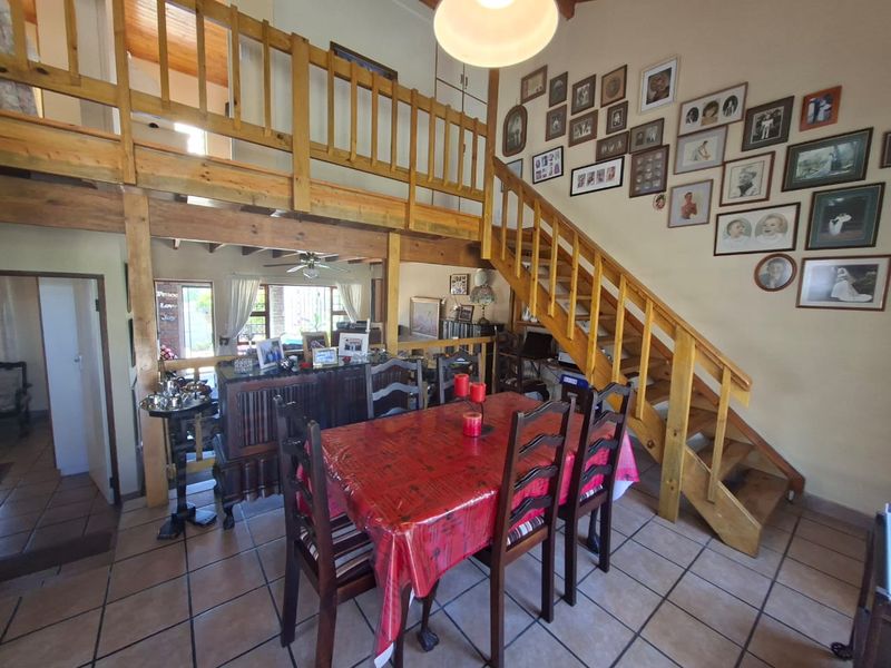 A Warm, Welcoming Home with Exceptional Views in Fraaiuitsig, Klein Brak River - Photo 6