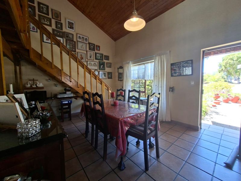 A Warm, Welcoming Home with Exceptional Views in Fraaiuitsig, Klein Brak River - Photo 4