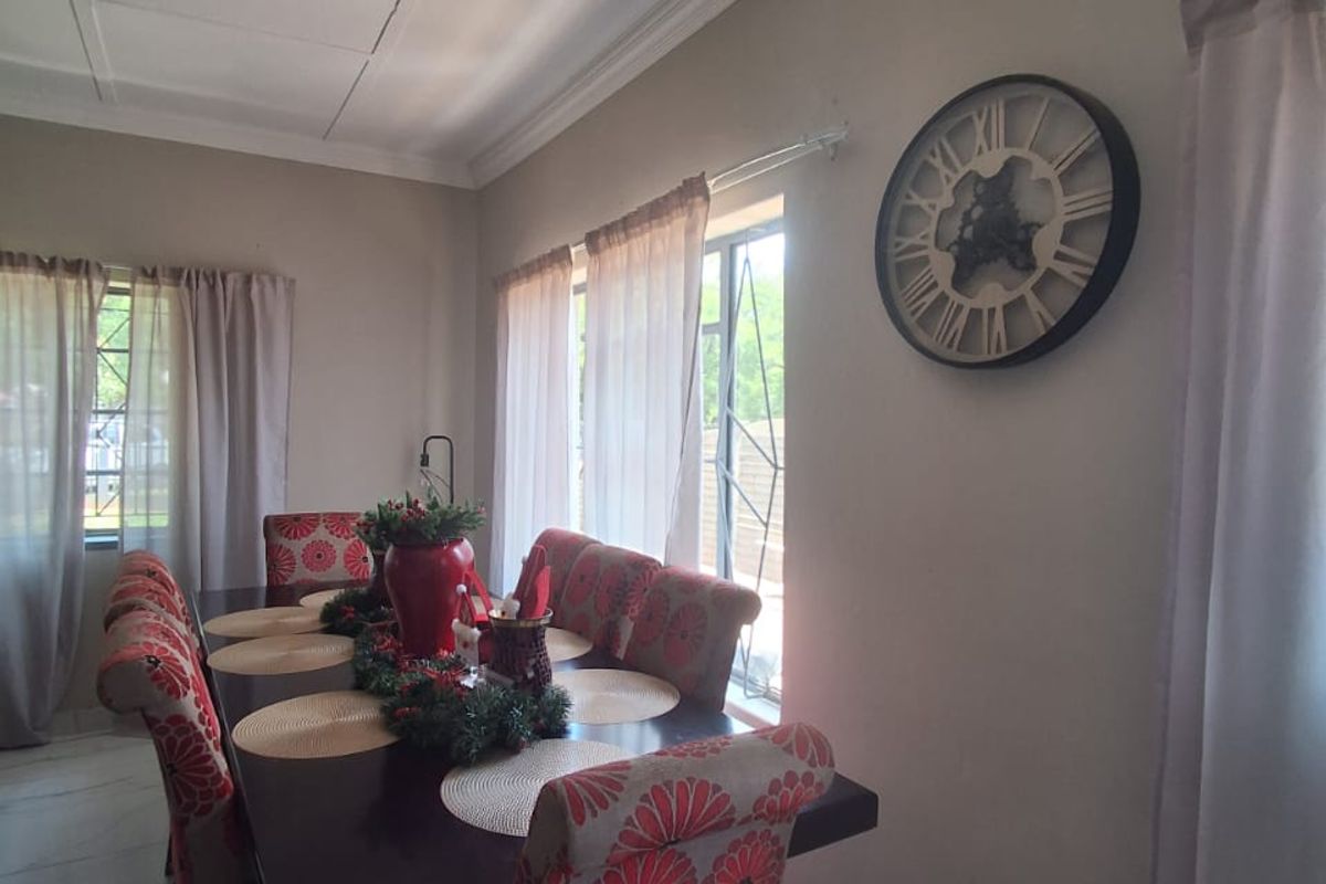 Newly Renovated and in Immaculate condition!! - Photo 4