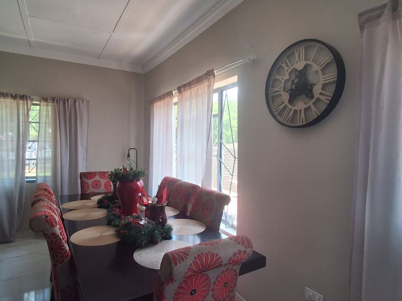 Newly Renovated and in Immaculate condition!! - Photo 4