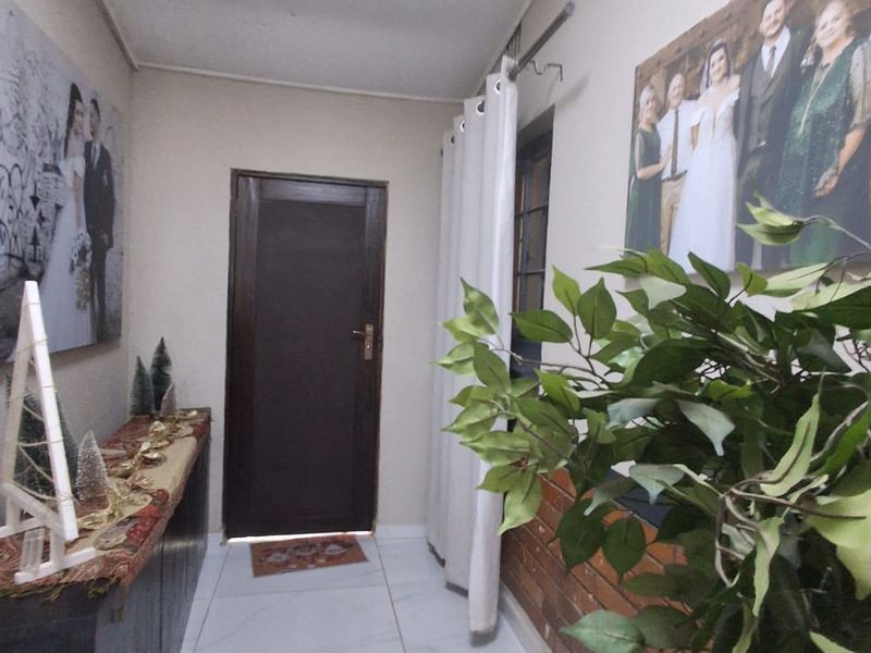 Newly Renovated and in Immaculate condition!! - Photo 2