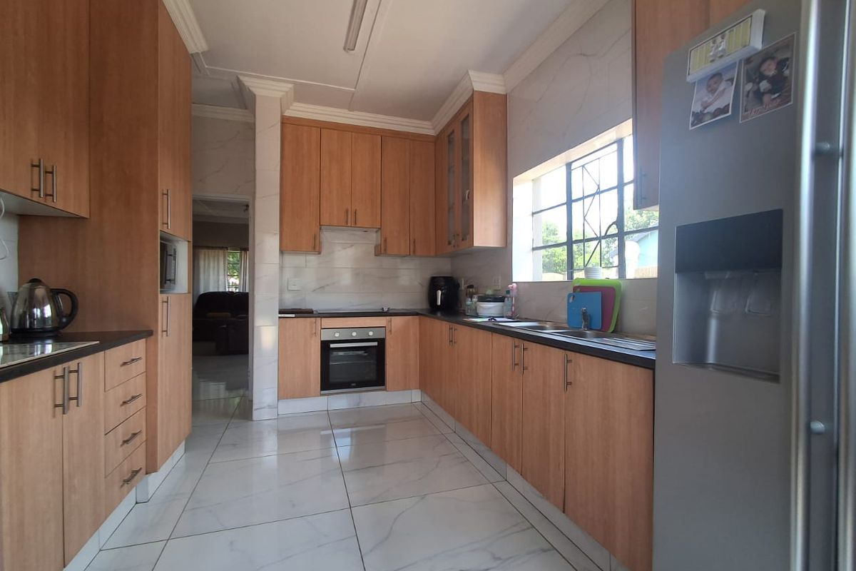 Newly Renovated and in Immaculate condition!! - Photo 5