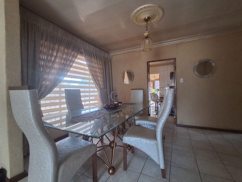Immaculate and well kept 3 bedroom Family Home in Waldrift, Vereeniging. - Photo 6