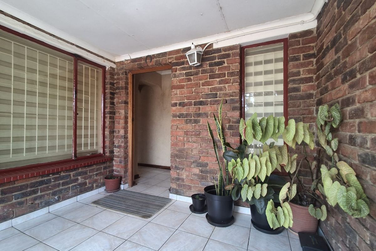 Immaculate and well kept 3 bedroom Family Home in Waldrift, Vereeniging. - Photo 3