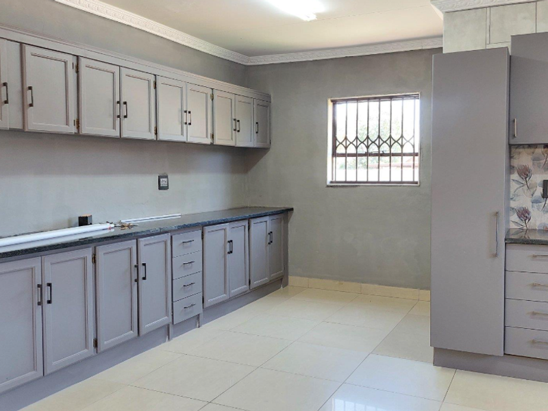 Charming home offers effortless comfort and functionality. - Photo 4