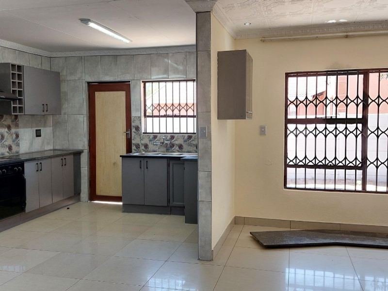 Charming home offers effortless comfort and functionality. - Photo 3