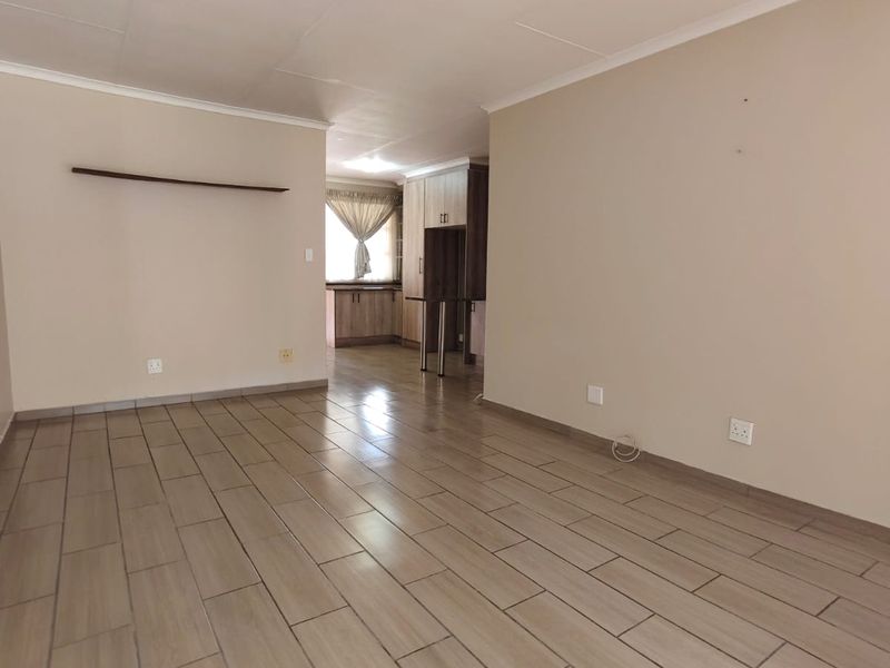 Apartment in popular complex located in Sasolburg. - Photo 10