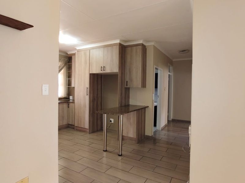 Apartment in popular complex located in Sasolburg. - Photo 8