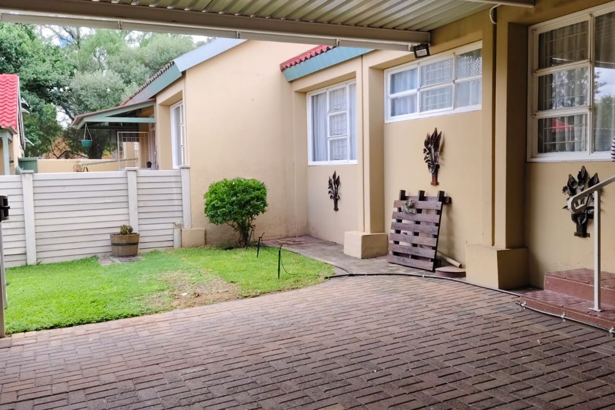 Apartment in popular complex located in Sasolburg. - Photo 3