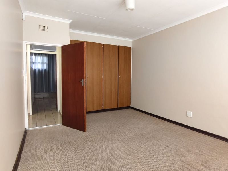 Apartment in popular complex located in Sasolburg. - Photo 6