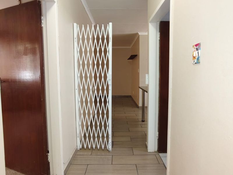 Apartment in popular complex located in Sasolburg. - Photo 4