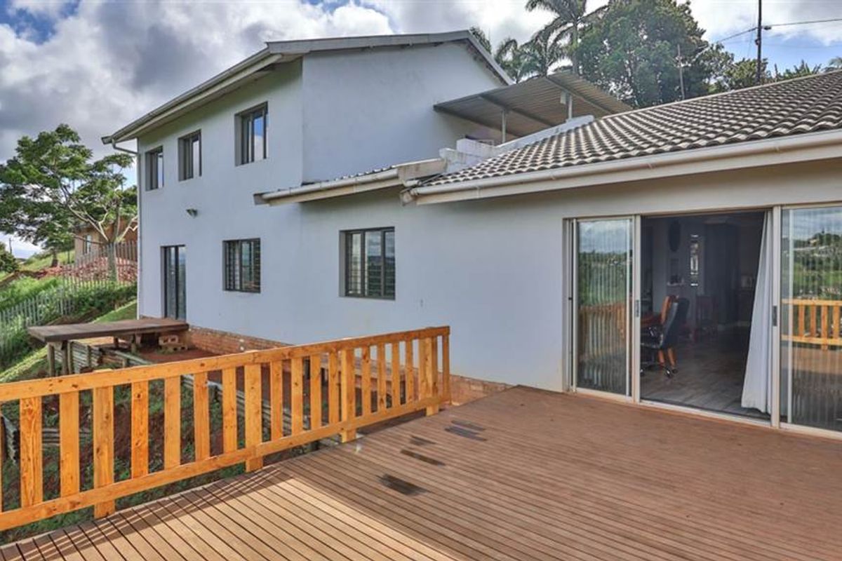 Whether you’re an extended family, an investor seeking returns, this property ticks every box. - Photo 2
