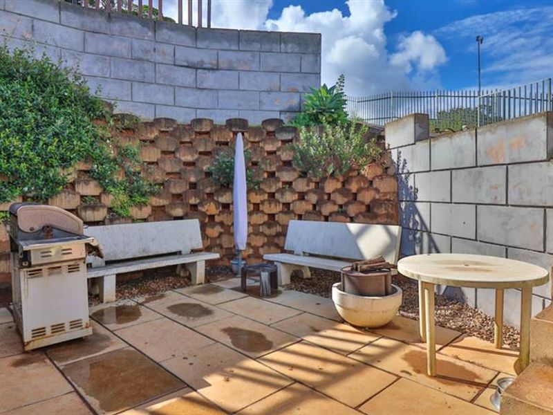 Whether you’re an extended family, an investor seeking returns, this property ticks every box. - Photo 10