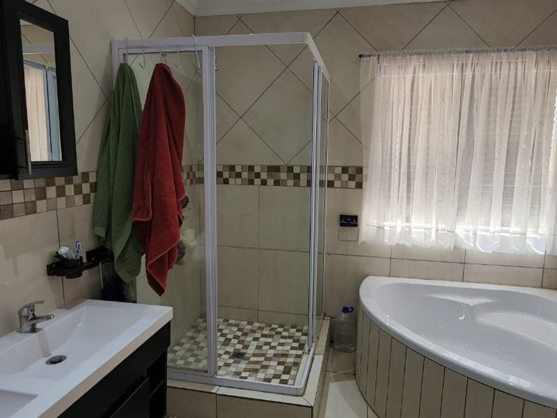 3-Bedroom Family Home with granny flat  for Sale - Photo 8