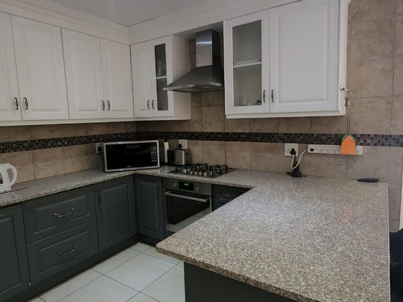 3-Bedroom Family Home with granny flat  for Sale - Photo 4