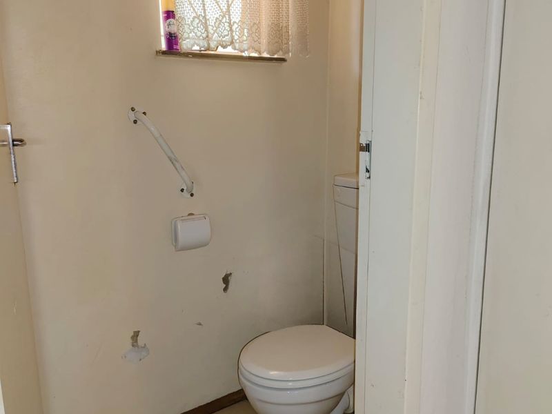 Family home at an absolutely fantastic price!! - Photo 7