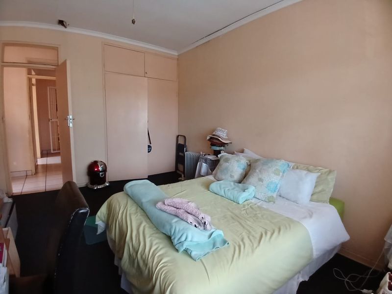 2 Bedroom flat for sale close to shopping centers - Photo 8