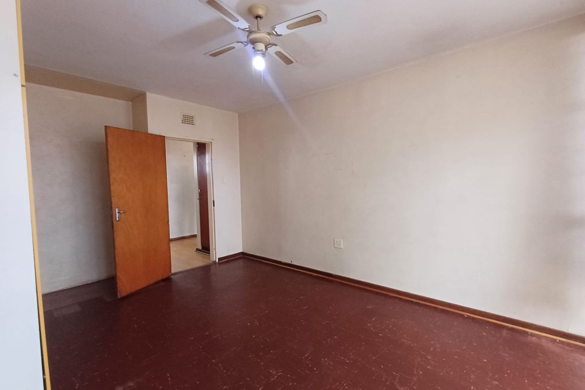Well-Priced Ground Floor Unit with Lock-Up Garage - Photo 4