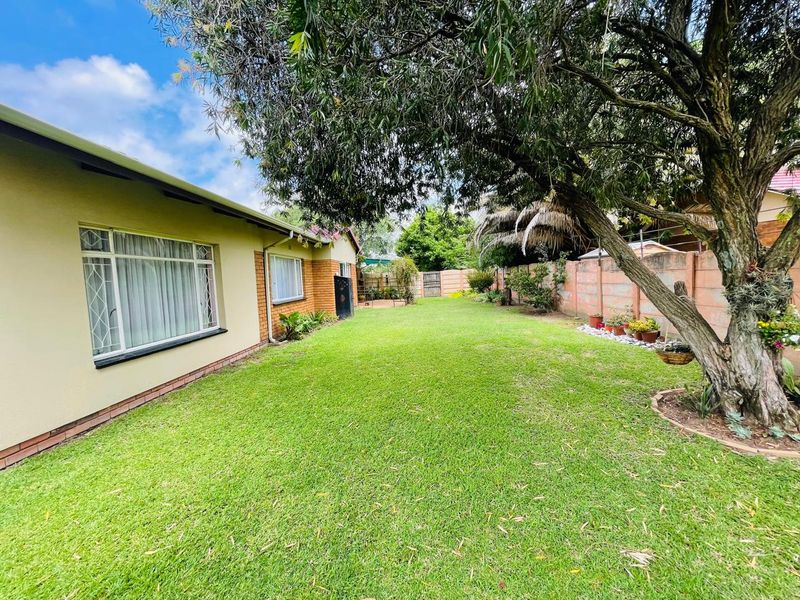 Lovely Family Home in Van Dyk Park, Boksburg - Photo 2