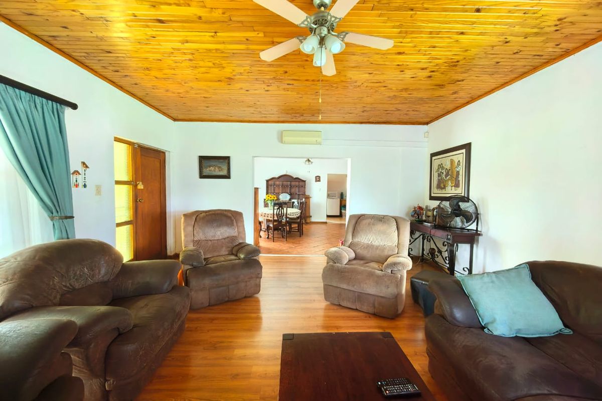 Beautiful, spacious family house for sale in Sasolburg walking distance to schools - Photo 4
