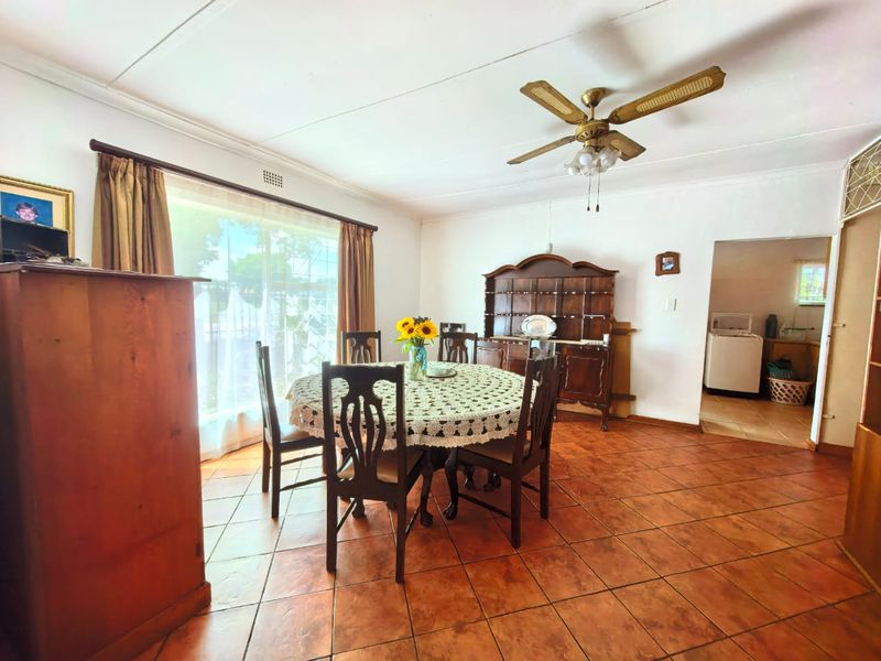 Beautiful, spacious family house for sale in Sasolburg walking distance to schools - Photo 6