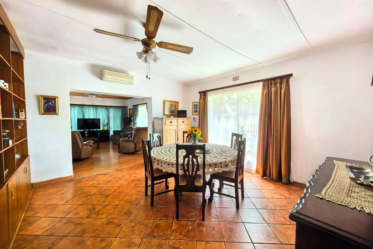 Beautiful, spacious family house for sale in Sasolburg walking distance to schools - Photo 5