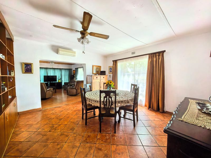 Beautiful, spacious family house for sale in Sasolburg walking distance to schools - Photo 5