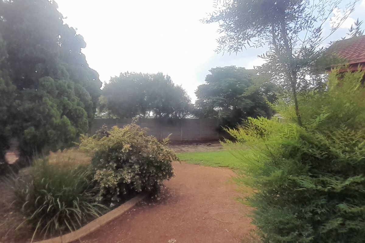 Spacious Family Home with Versatility - Photo 3