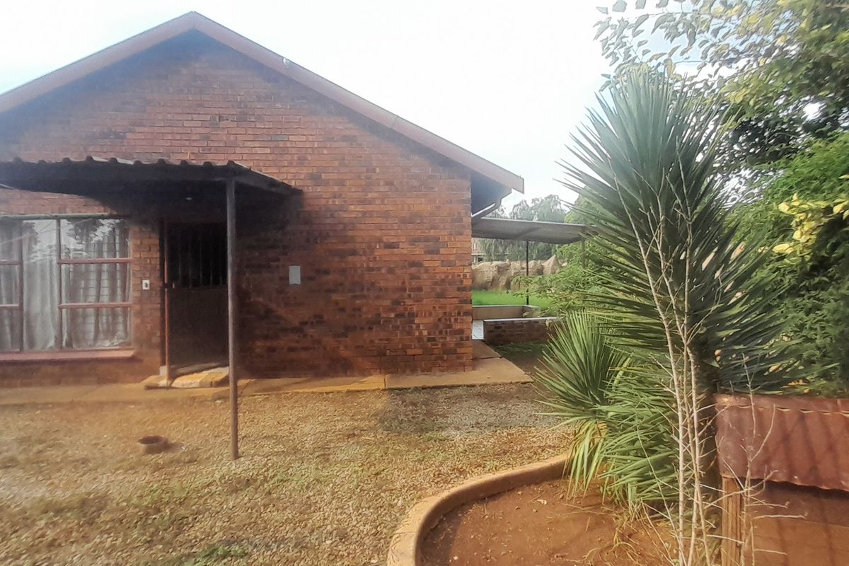 Spacious Family Home with Versatility - Photo 5