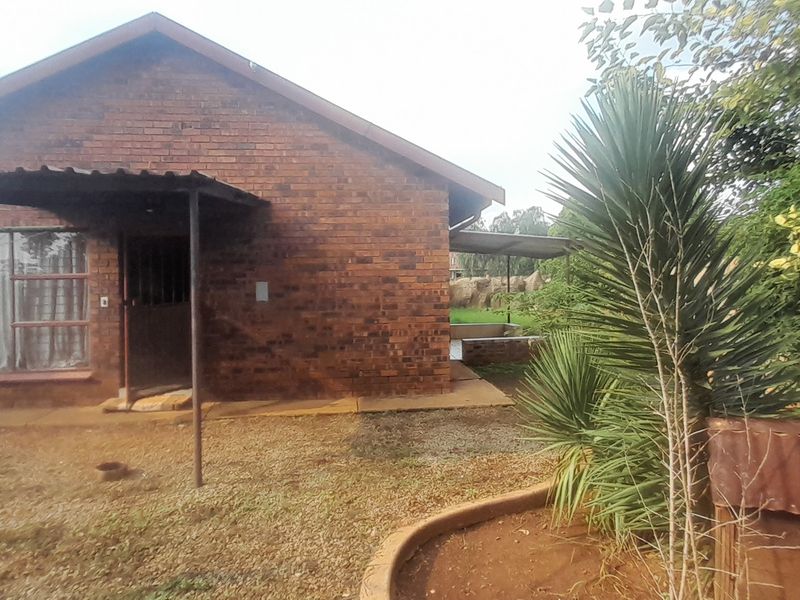 Spacious Family Home with Versatility - Photo 5