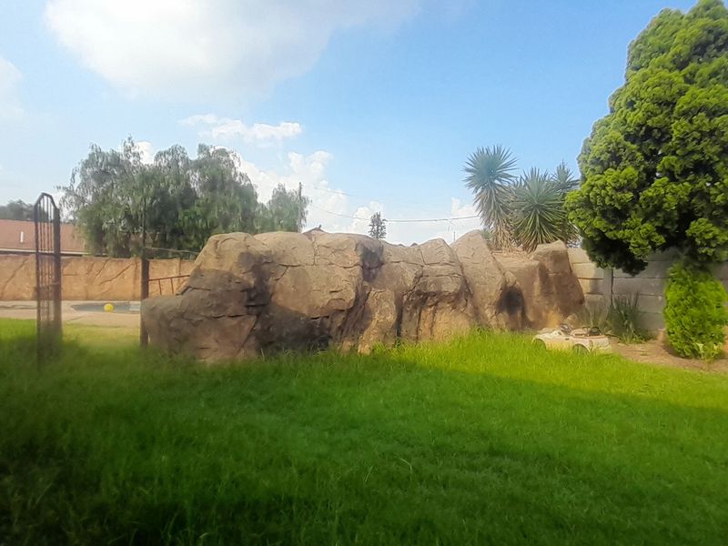 Spacious Family Home with Versatility - Photo 9