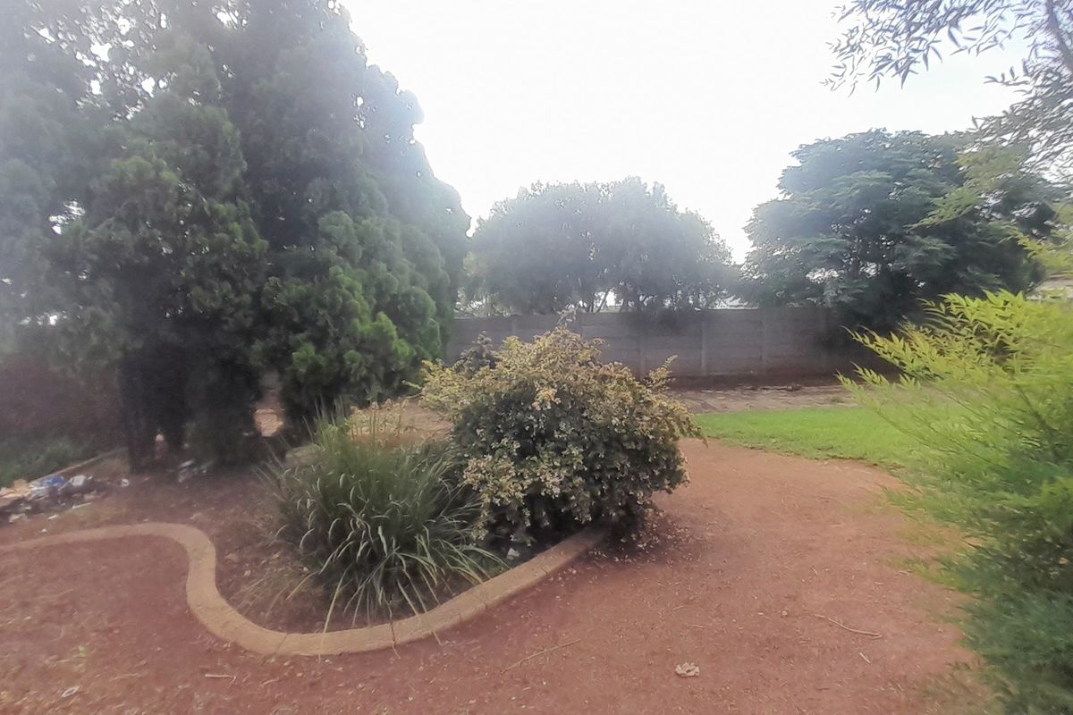 Spacious Family Home with Versatility - Photo 2