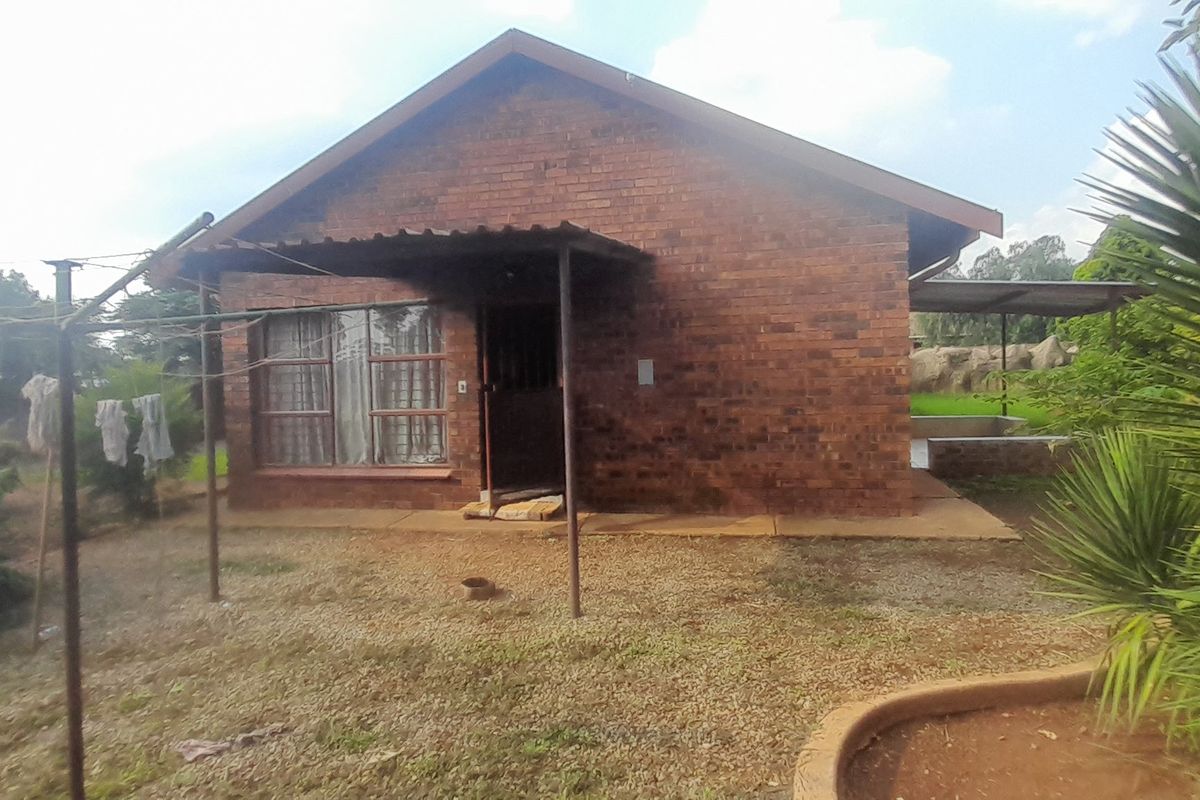 Spacious Family Home with Versatility - Photo 4