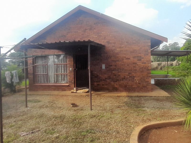 Spacious Family Home with Versatility - Photo 4