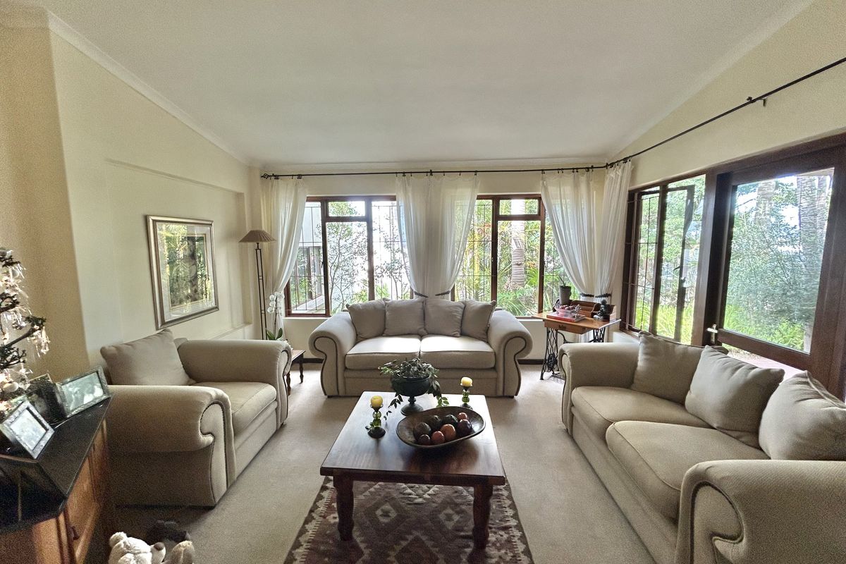 Spacious Family Home with a flatlet - Photo 4