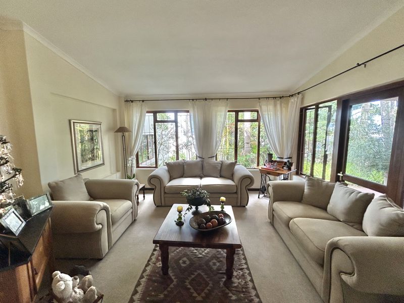 Spacious Family Home with a flatlet - Photo 4