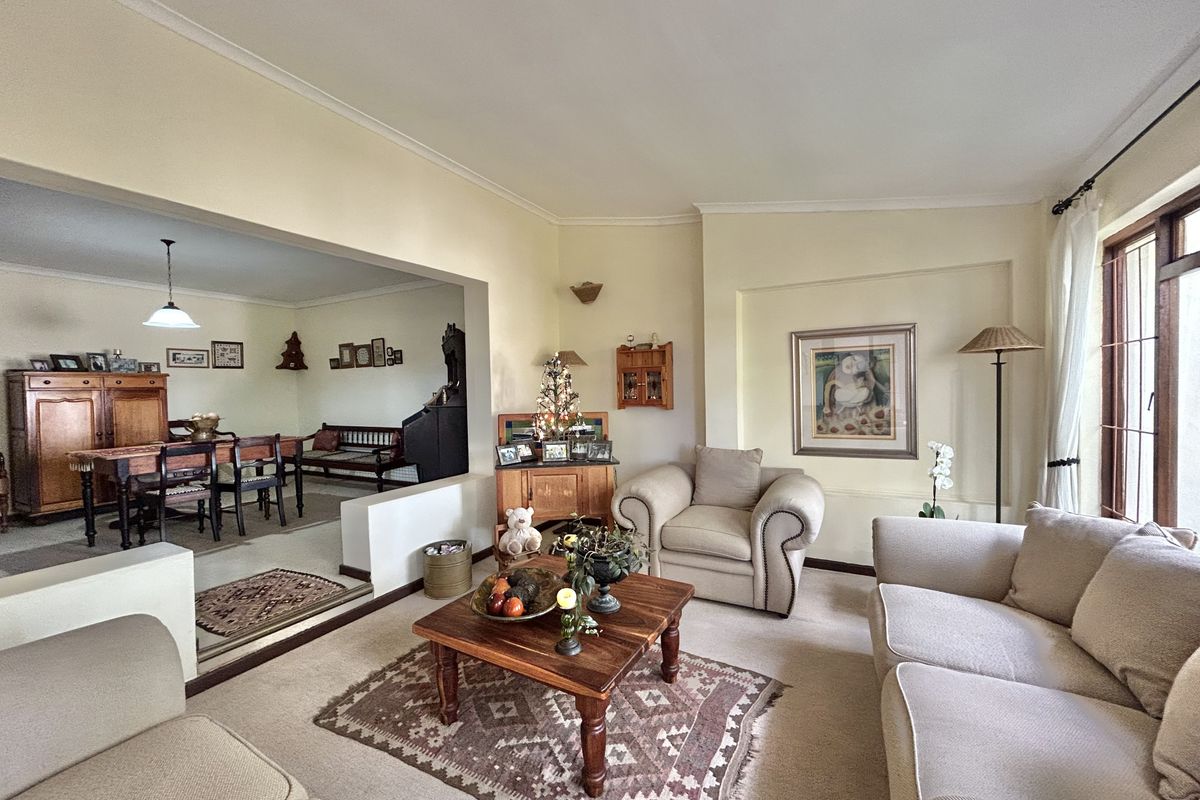 Spacious Family Home with a flatlet - Photo 5