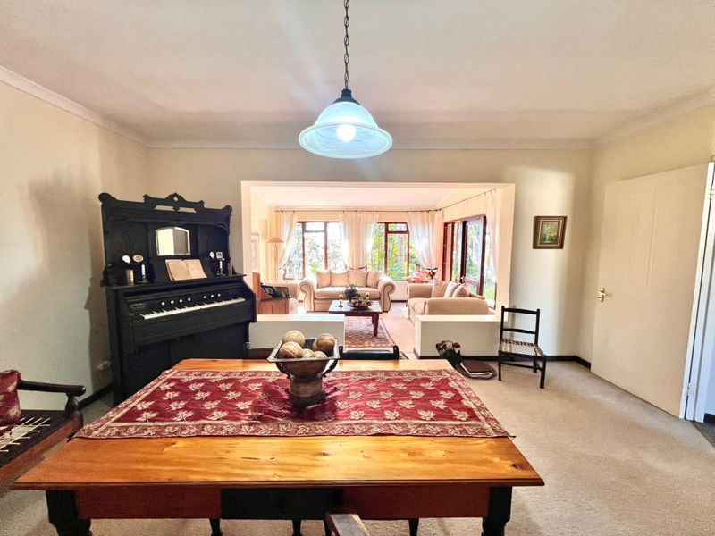 Spacious Family Home with a flatlet - Photo 7